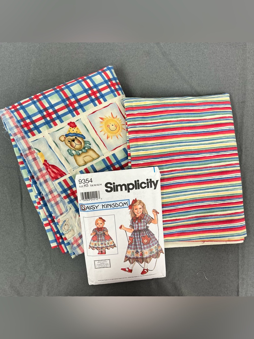 Daisy Kingdom #1625 Animal Border Fabric 4.75 Yards Simplicity #9354 Size K5